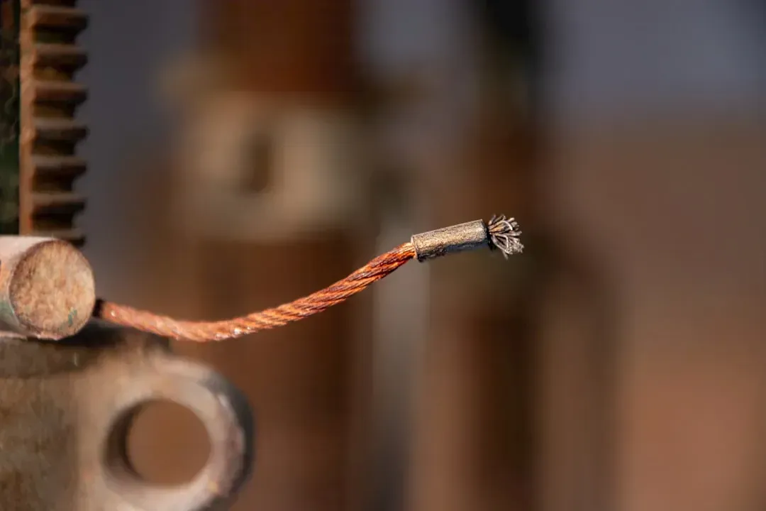Aluminum Wiring Connected to Copper Without Proper Fittings (Image Credits: Unsplash)