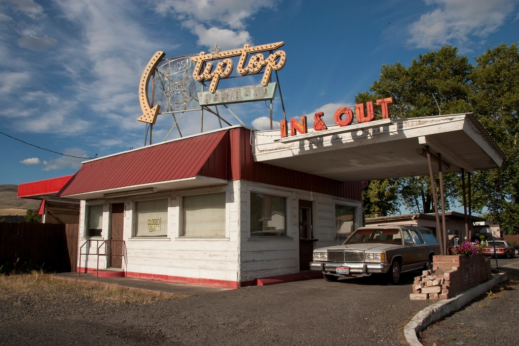 The Economic Impact of Drive-Thru Dominance (Image Credits: Rawpixel)