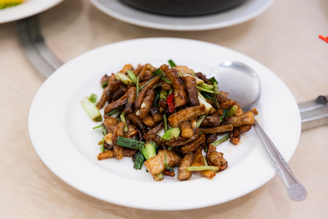 Conservative Consumer Spending Patterns Favor Chili's (Image Credits: Unsplash)