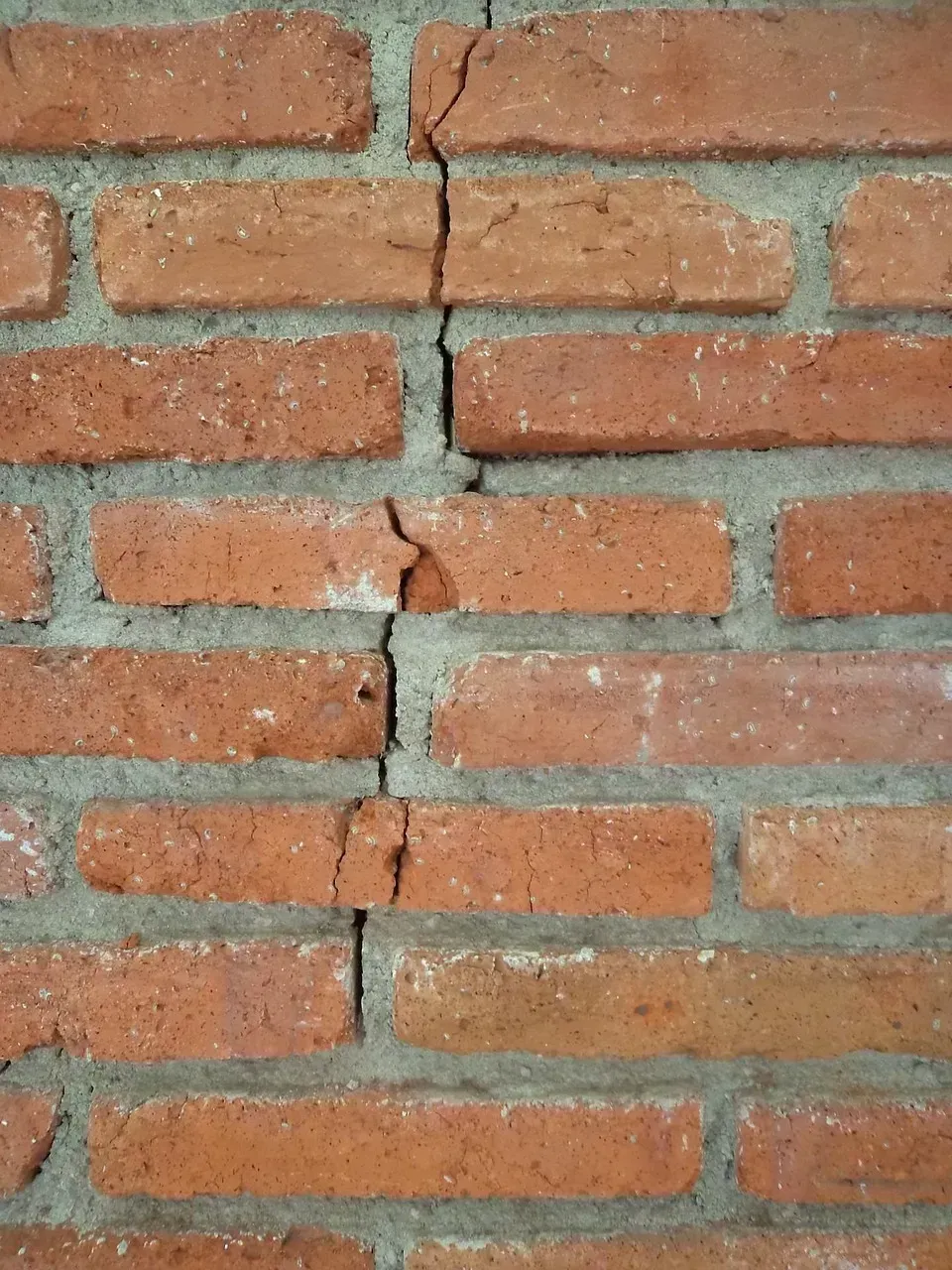 Foundation Cracks and Settlement Concerns (Image Credits: Pixabay)