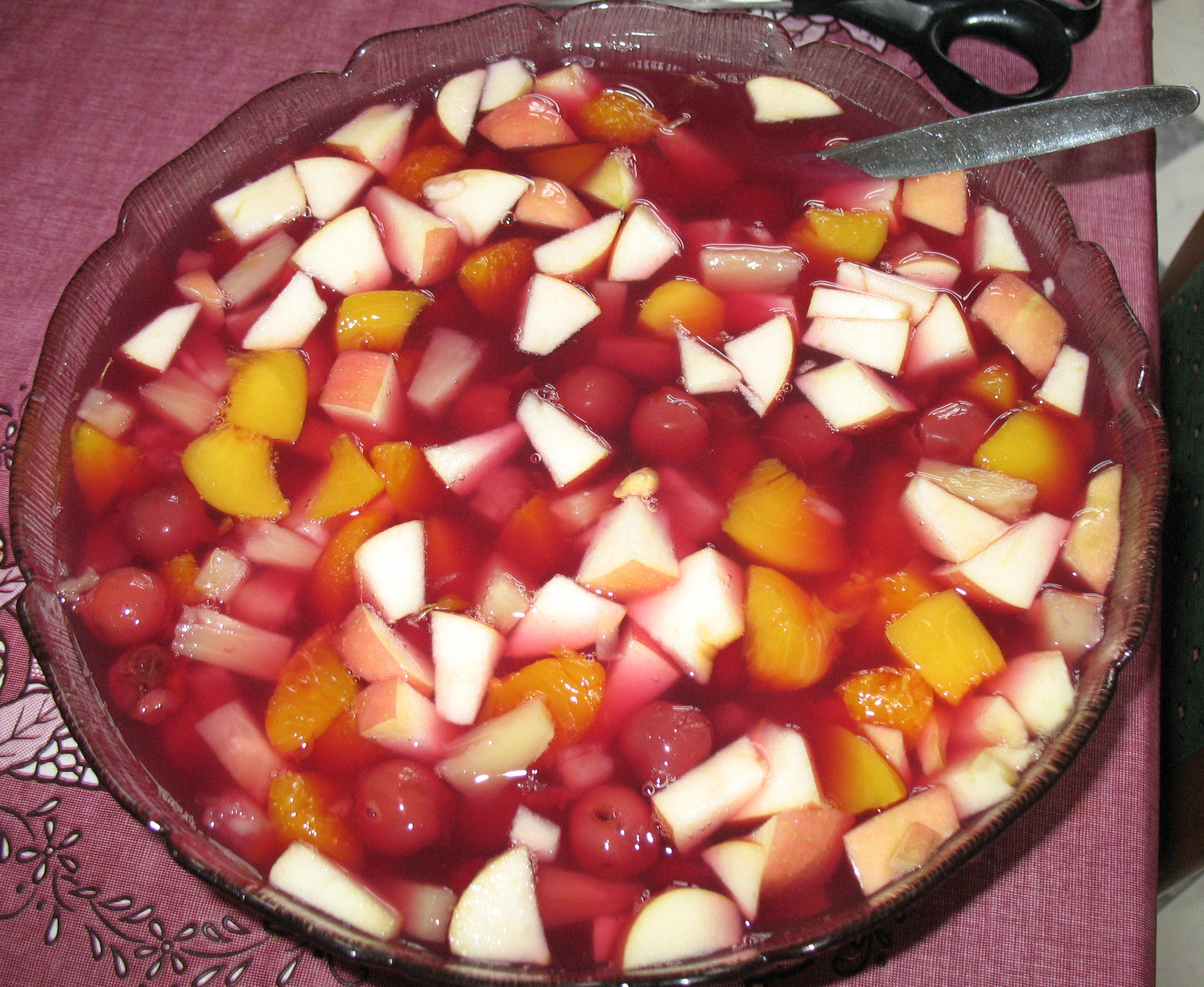 Fruit Cocktail: The Syrupy Sweet Finale (Image Credits: Wikimedia)