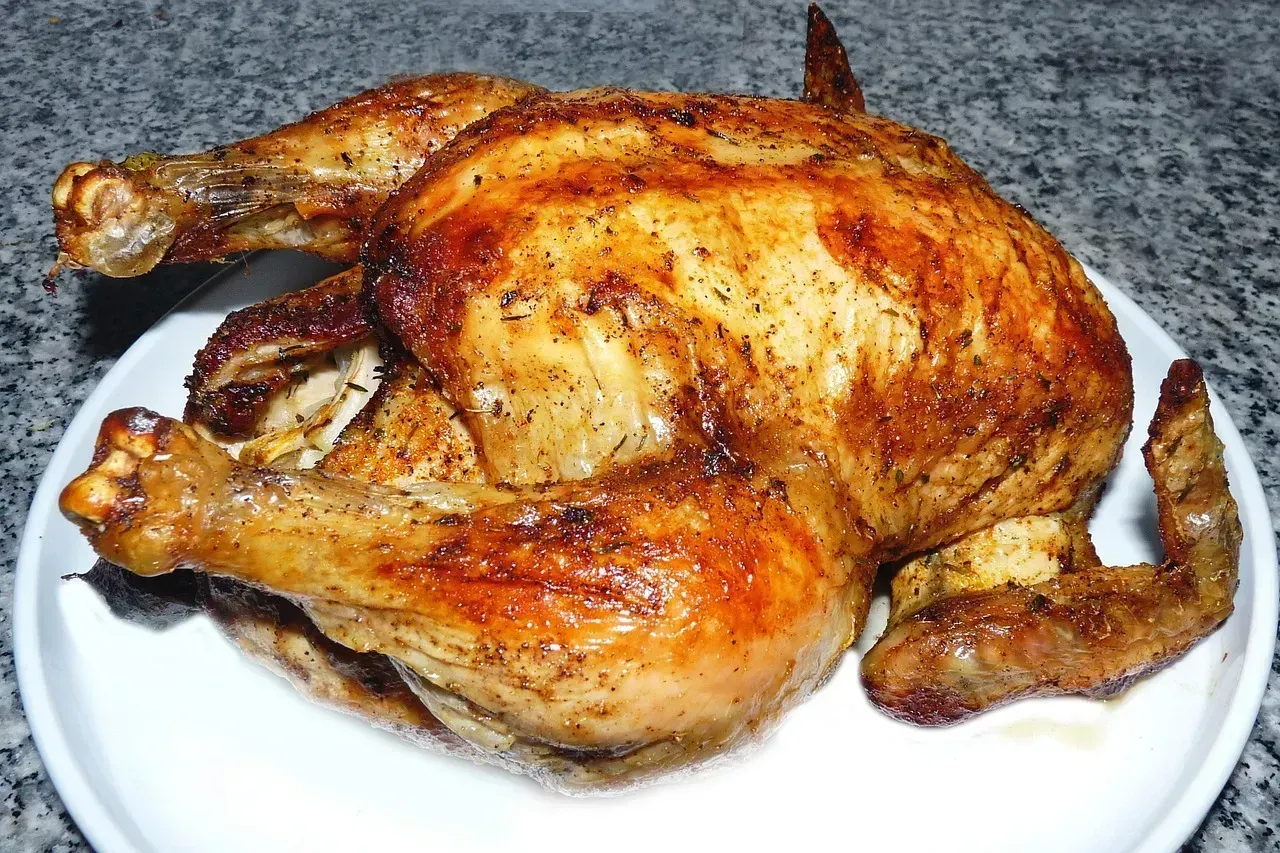3. Roast Chicken: The Pinnacle of Sunday Cooking (Image Credits: Pixabay)