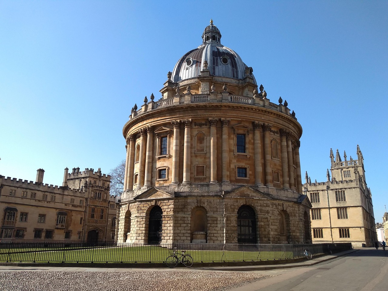 Bodleian Library: Oxford's Crown Jewel (image credits: pixabay)
