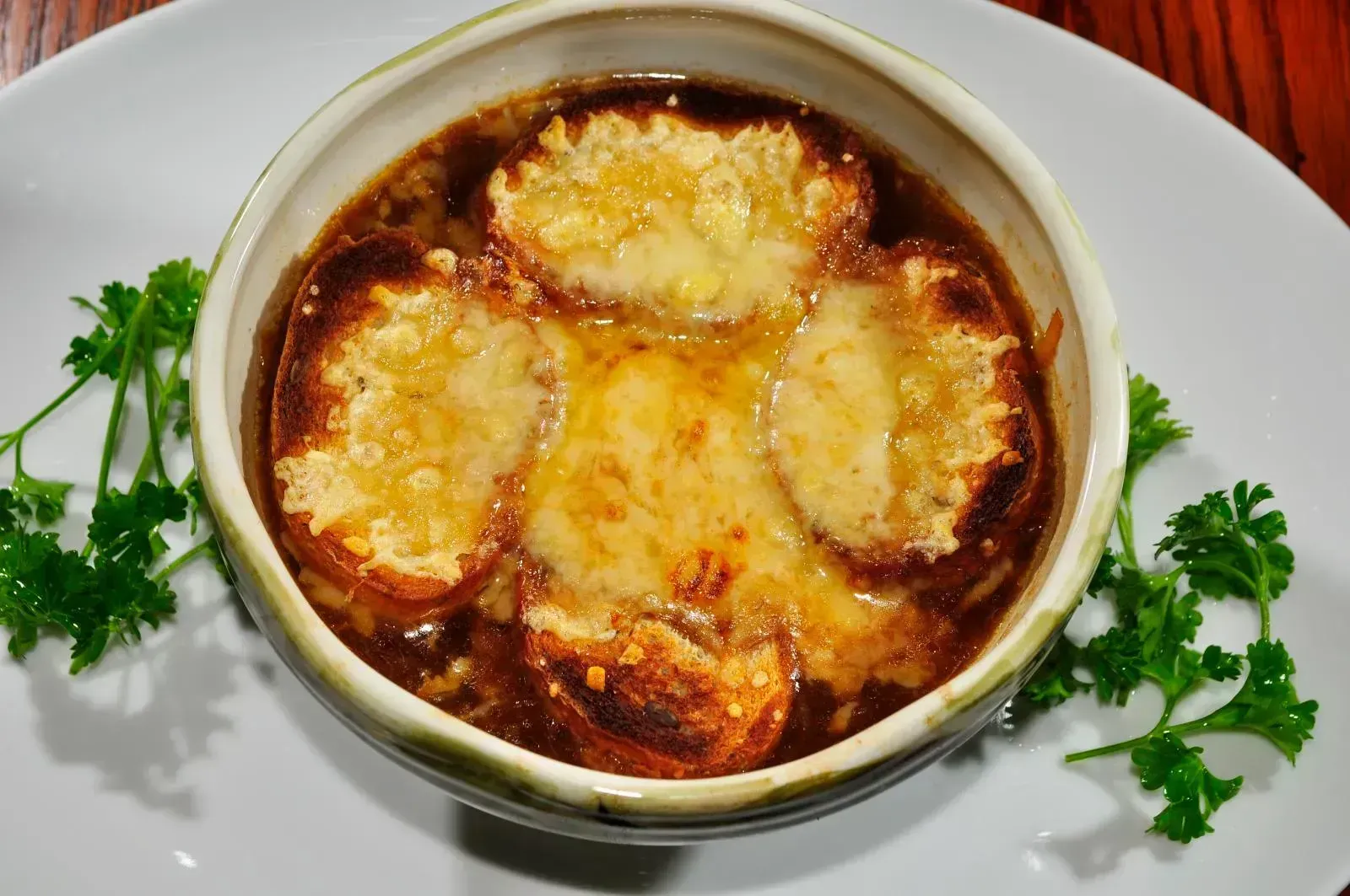 French Onion Soup Bubbles Back (Image Credits: Wikimedia)