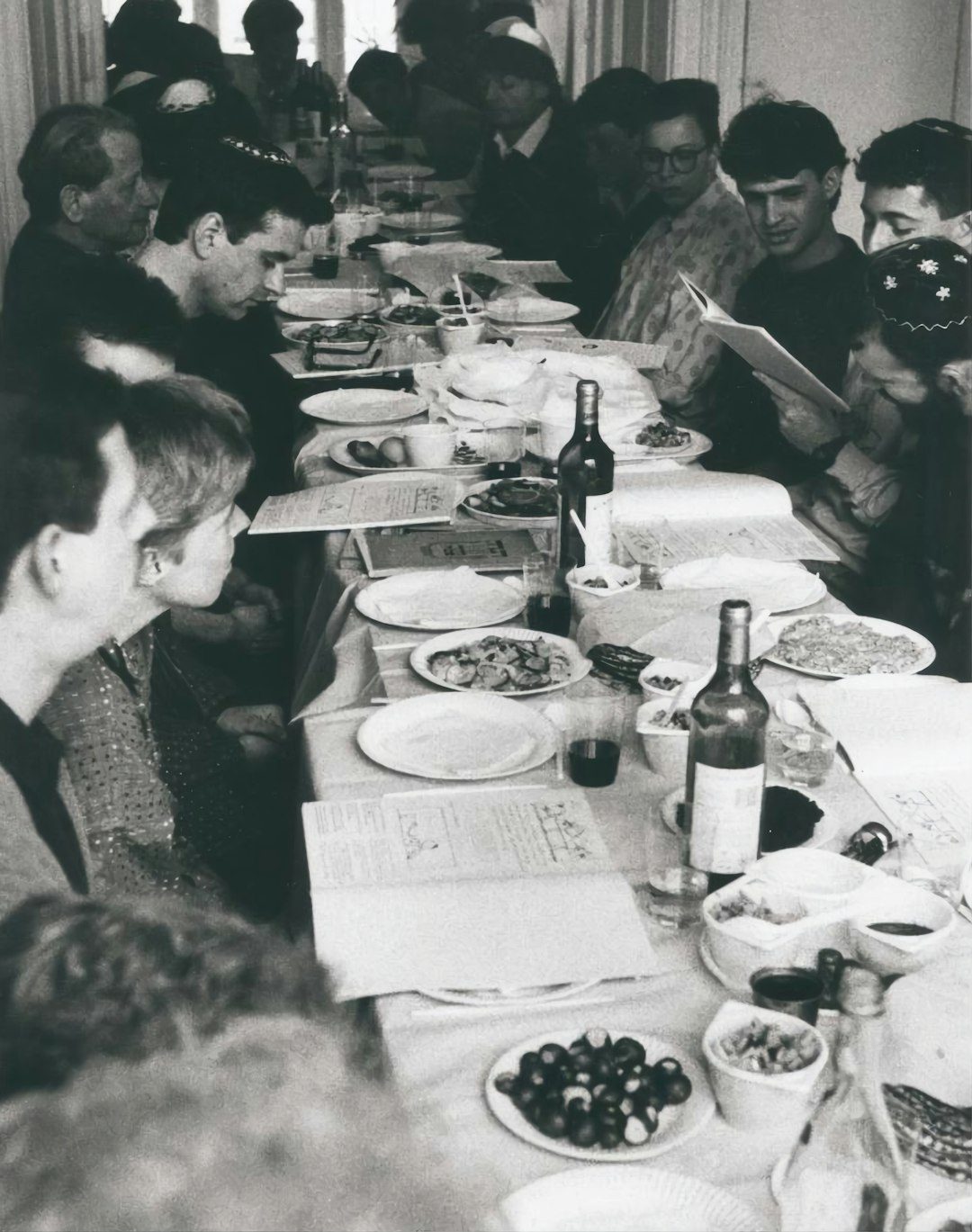 Early Bird Specials Dominated Dining Culture (Image Credits: Unsplash)