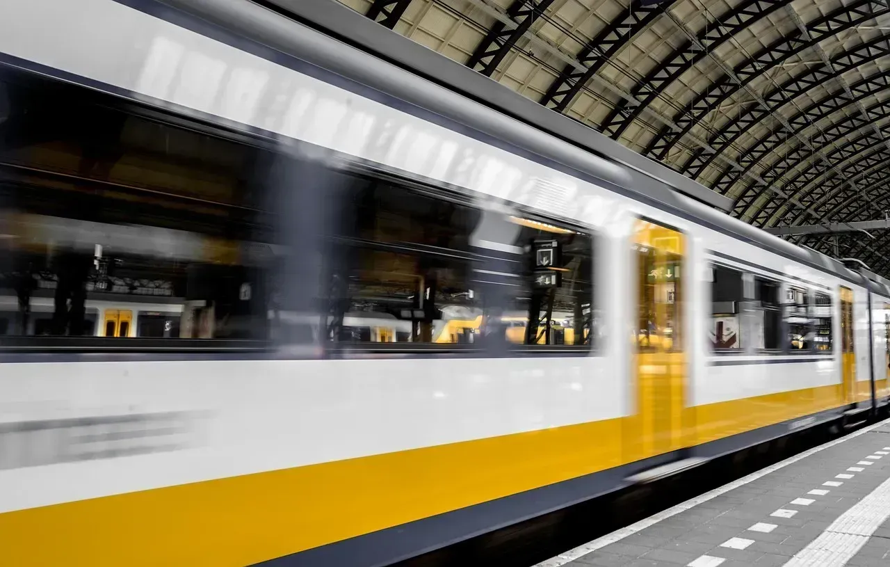 8. France's SNCF Train Order - $20 Billion Worth of Trains Too Wide to Fit (Image Credits: Pixabay)