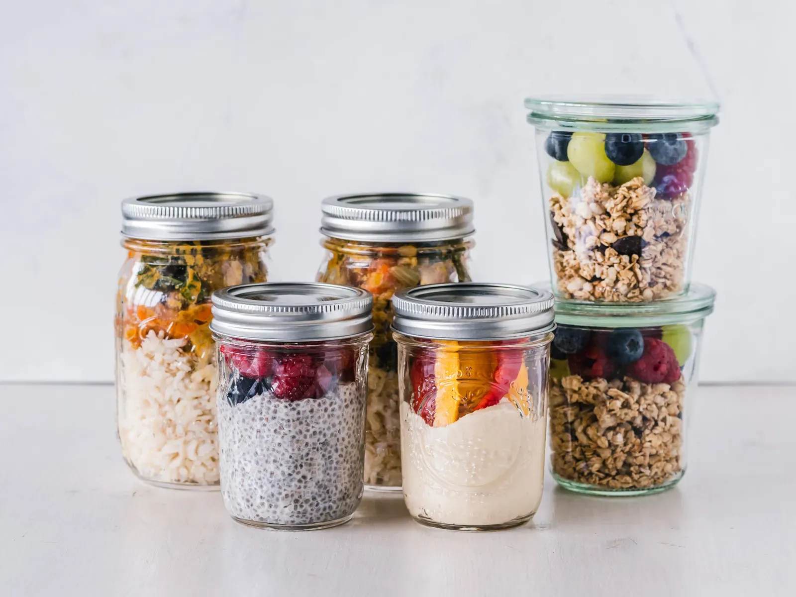 Overpacking the fridge with identical containers (Breakfast & lunch meal prep, CC BY 2.0)