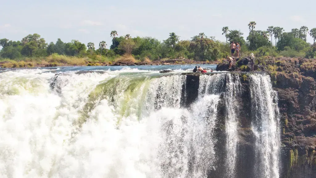 Devil's Pool, Victoria Falls (Image Credits: Flickr)