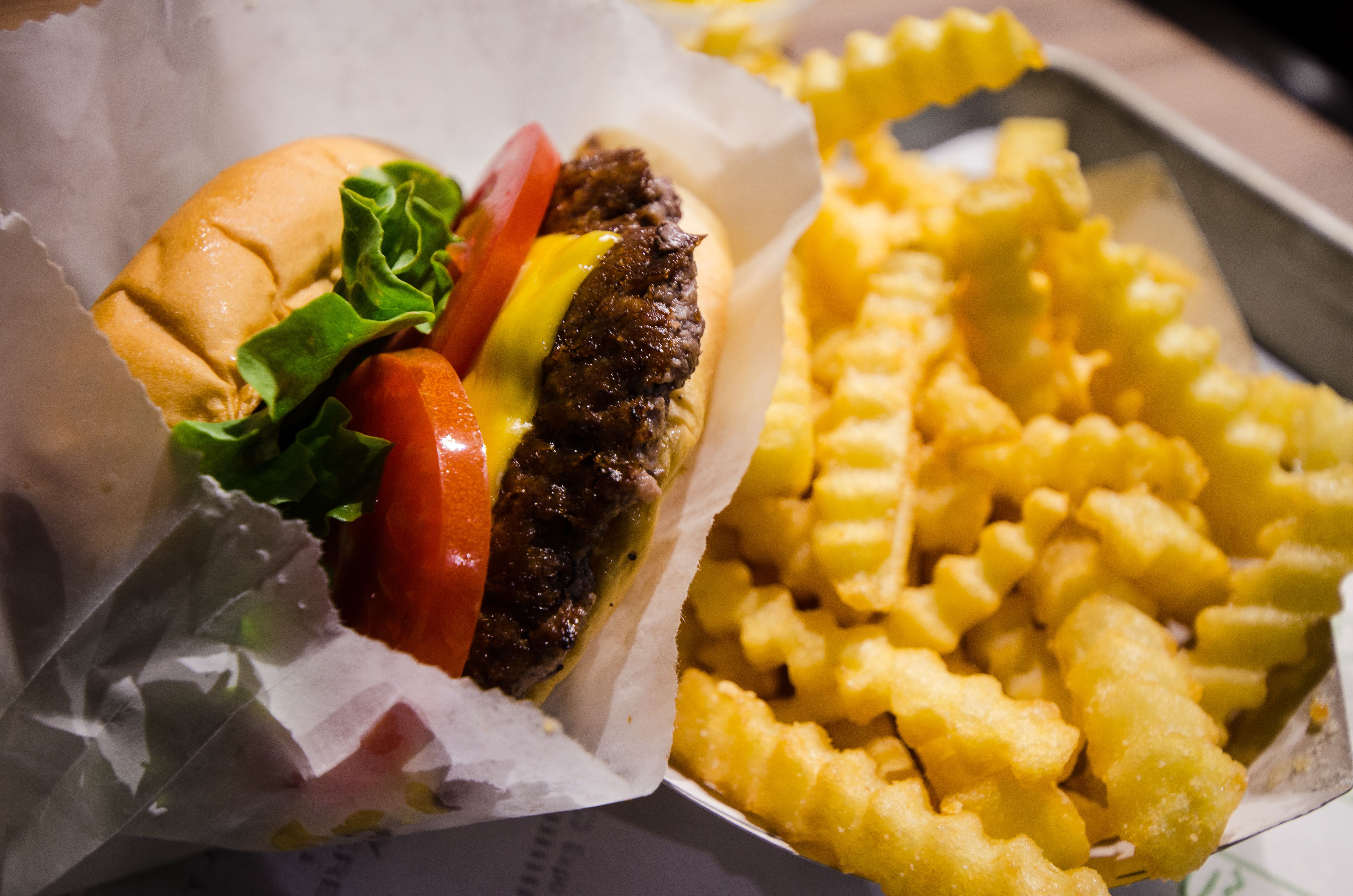 Shake Shack - Premium Price, Mixed Results (image credits: wikimedia)