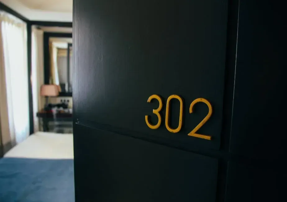 5. Double-Check the Door Doesn't Reveal Your Room Number (Image Credits: Pexels)