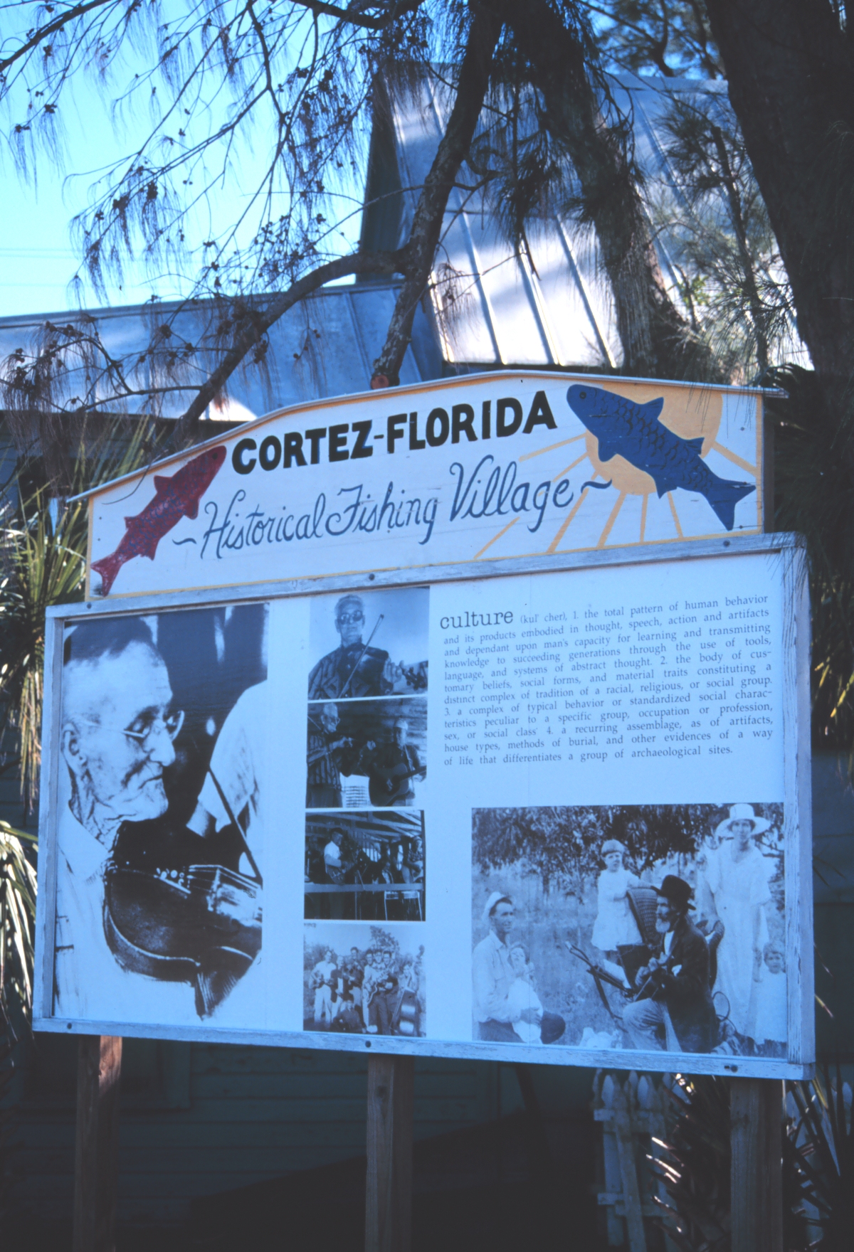 Cortez, Florida: The Last Authentic Fishing Village (Image Credits: By Mr. William Folsom, NOAA, NMFS,, Public domain, https://commons.wikimedia.org/w/index.php?curid=32790286)
