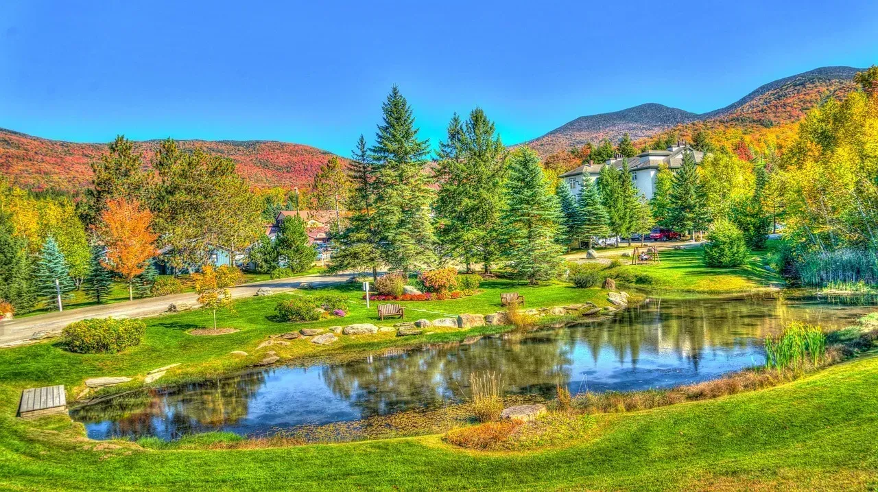 Stowe, Vermont: The Ski Town That Became a Year-Round Remote Hub (Image Credits: Pixabay)