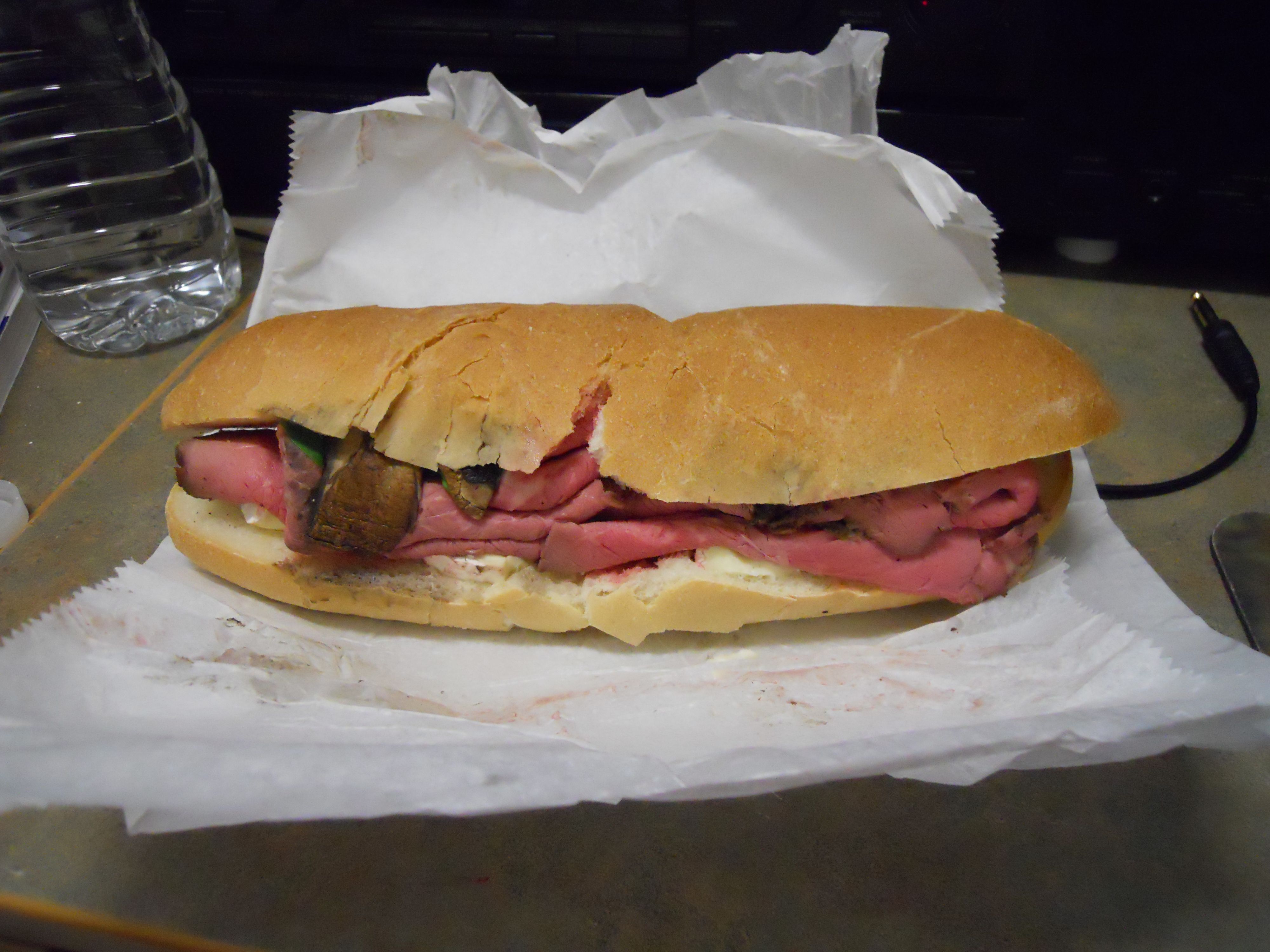 Kelly's Roast Beef Maintains Regional Popularity (image credits: wikimedia)