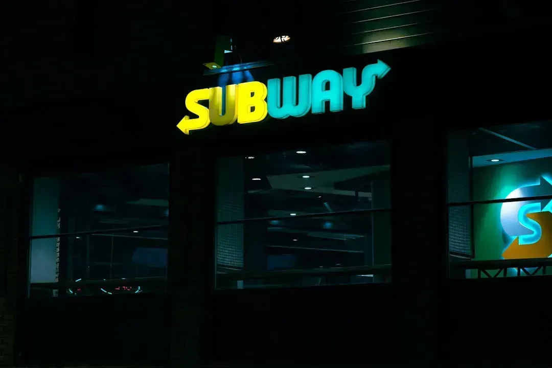 7. Subway: A Sandwich Empire Quietly Crumbling (Image Credits: Unsplash)