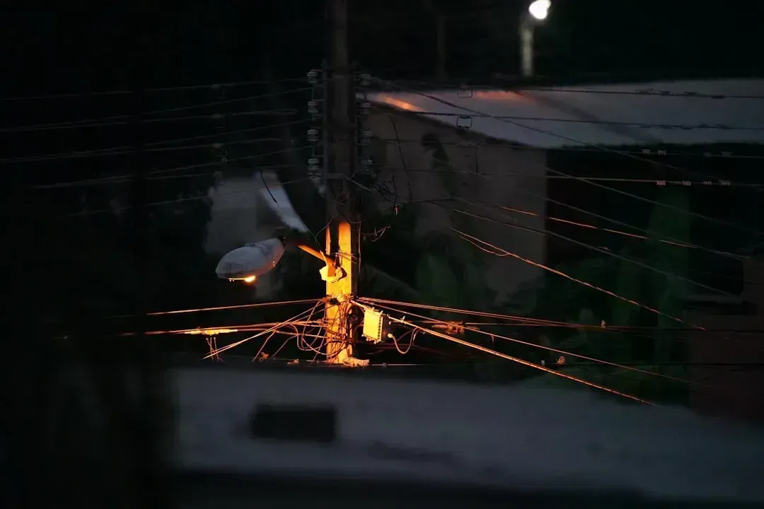 Using Undersized Wire for the Load (Image Credits: Unsplash)