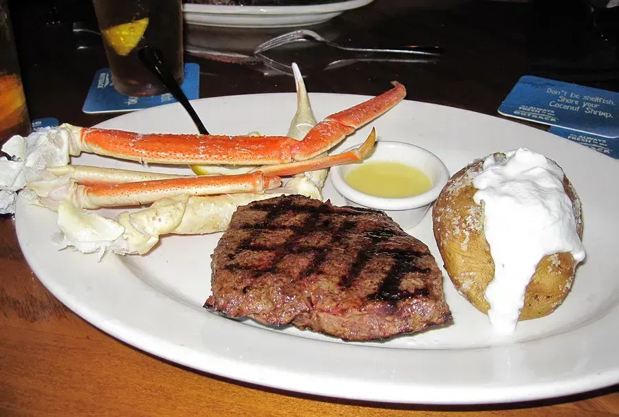 The Clock Positioning Technique Dictates Your First Bite (Image Credits: Flickr)