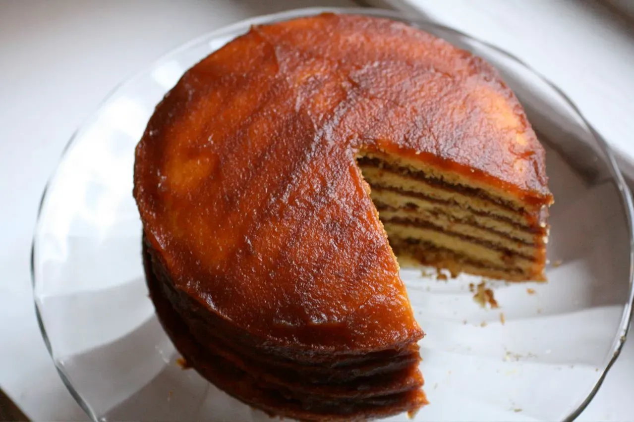 Appalachian Apple Stack Cake for Special Mornings (Image Credits: Wikimedia)