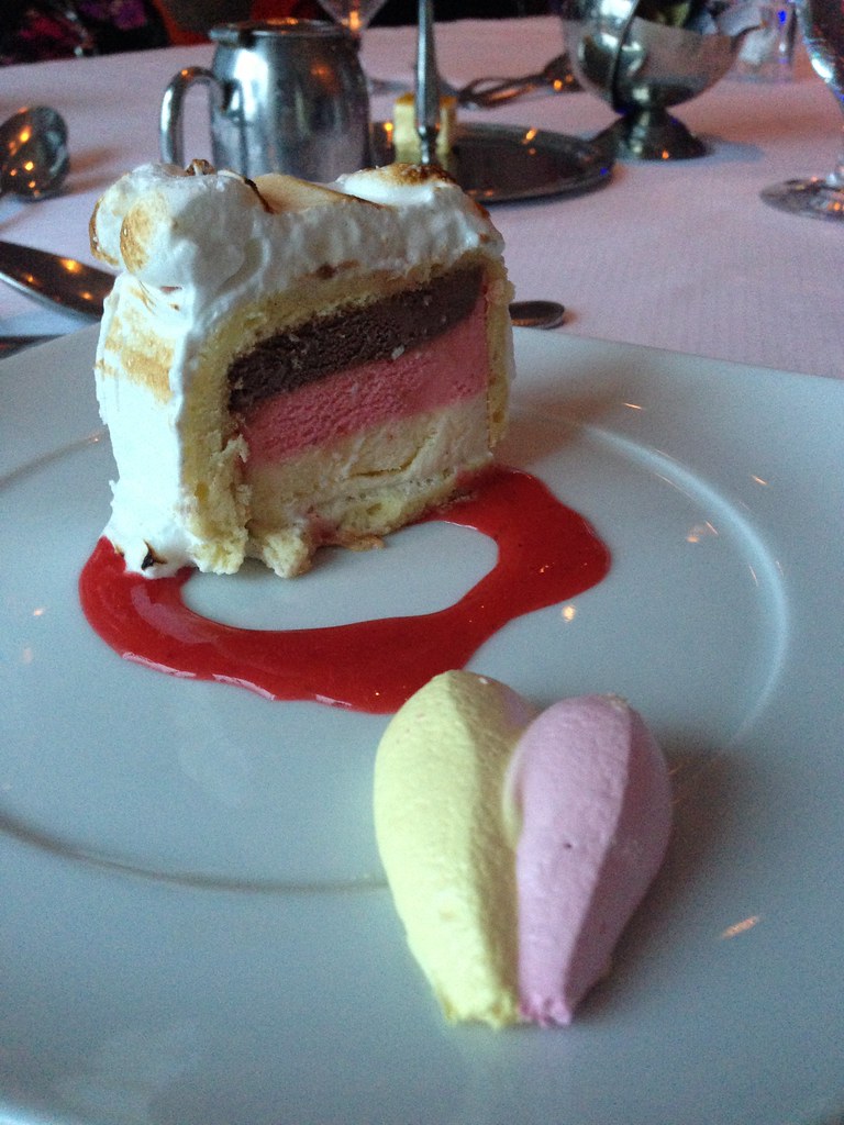 Baked Alaska (Image Credits: Flickr)