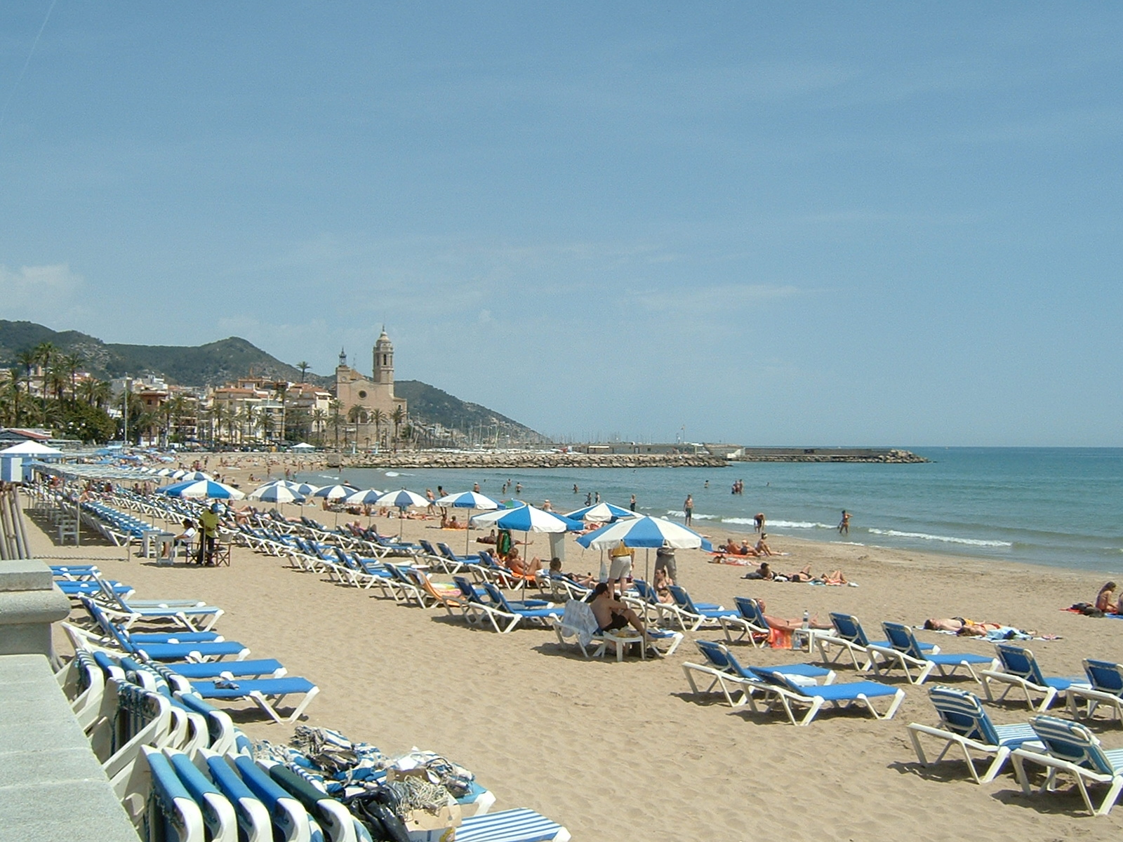 Sitges: Catalonia's Artistic Seaside Escape (image credits: wikimedia)