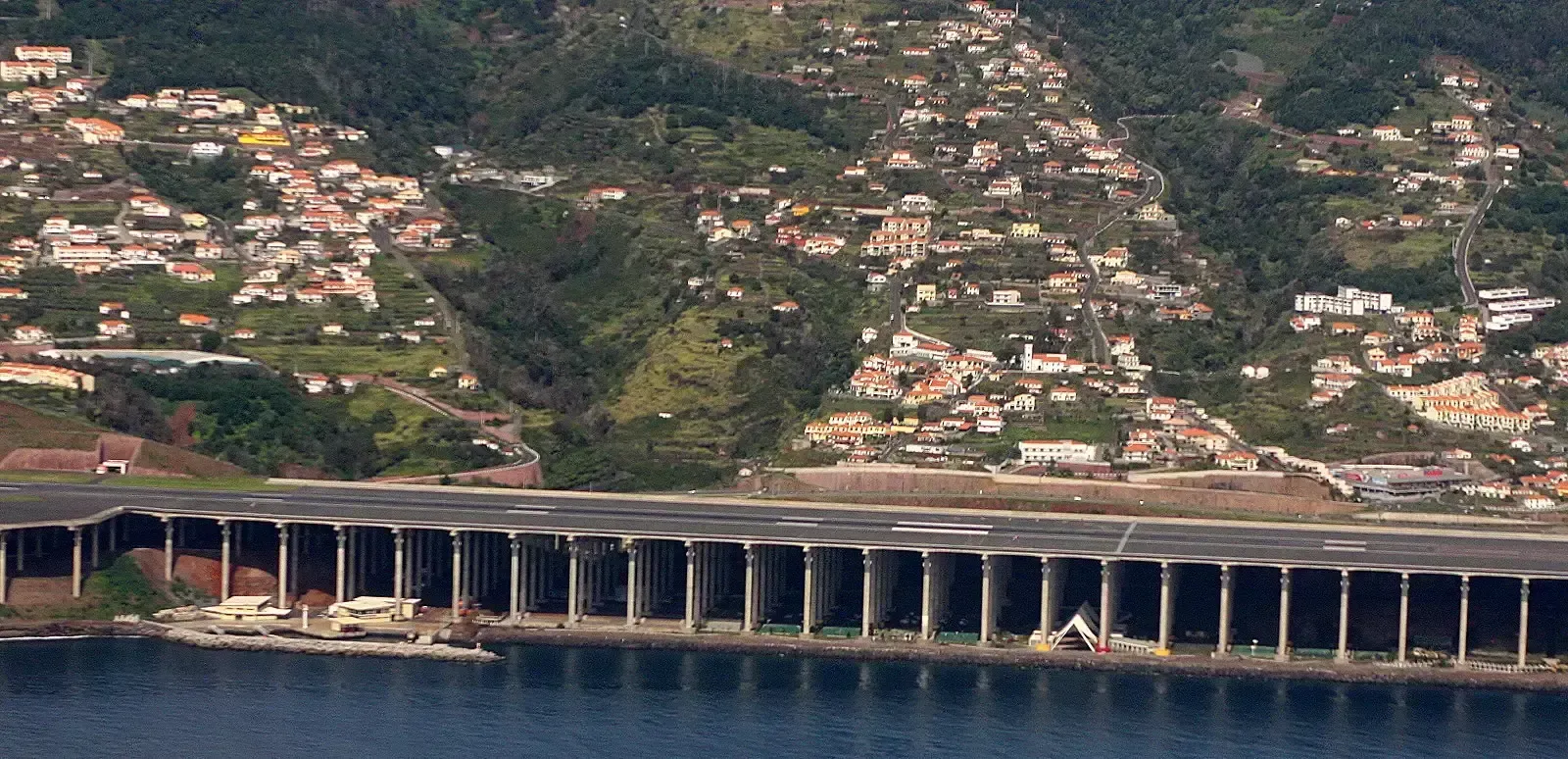 5. Madeira Cristiano Ronaldo International Airport, Portugal - The Runway on Stilts (By Jarvin - Jarle Vines, CC BY-SA 3.0)