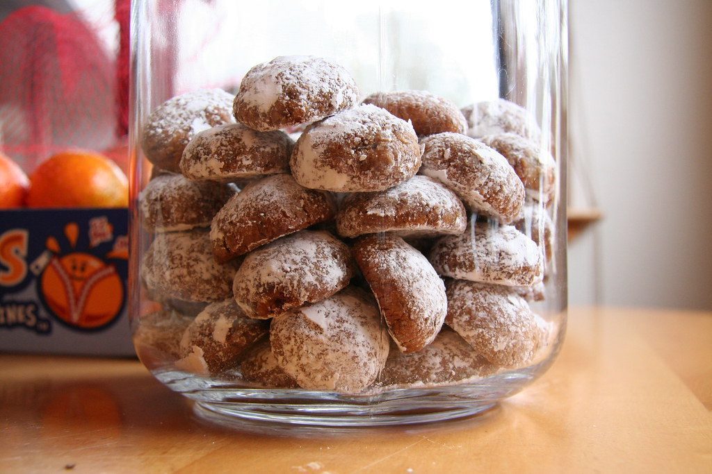 Pfeffernusse: The German Spice Cookies That Lost Their Zip (Image Credits: Flickr)