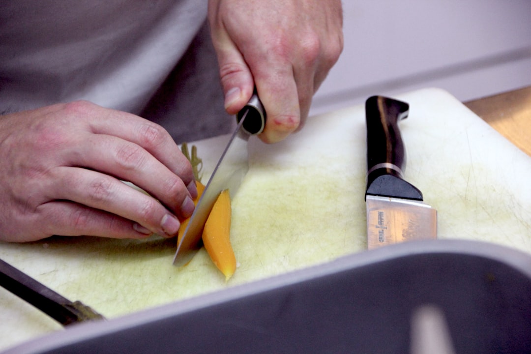 Cross-Contaminating Cutting Boards and Surfaces (Image Credits: Unsplash)