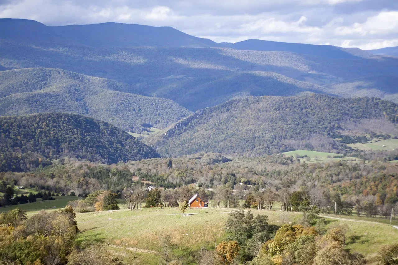 8. West Virginia - Surprisingly Affordable Mountain Living (Image Credits: Pixabay)