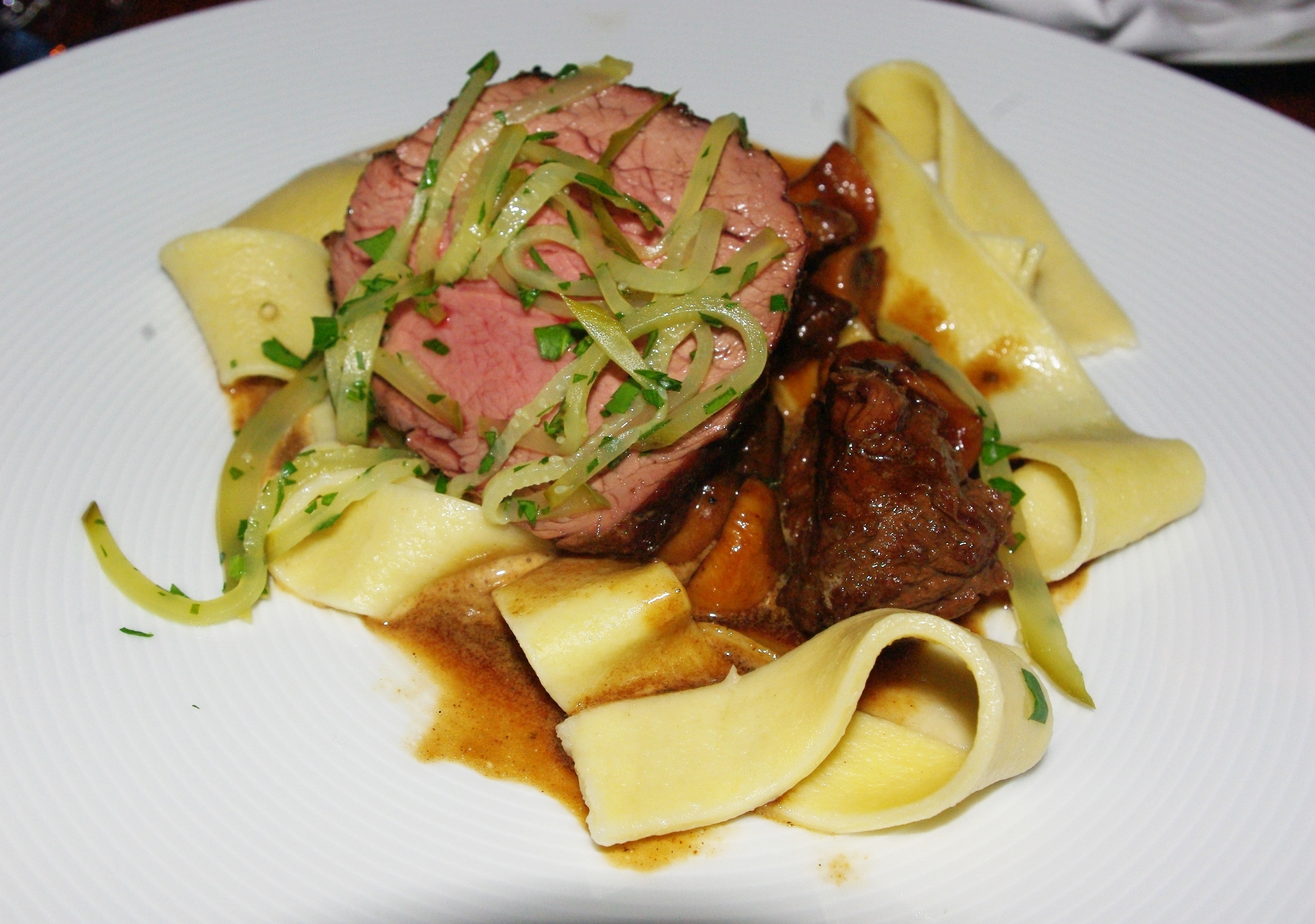 Beef Stroganoff: Russian Elegance Meets American Practicality (Image Credits: Wikimedia)