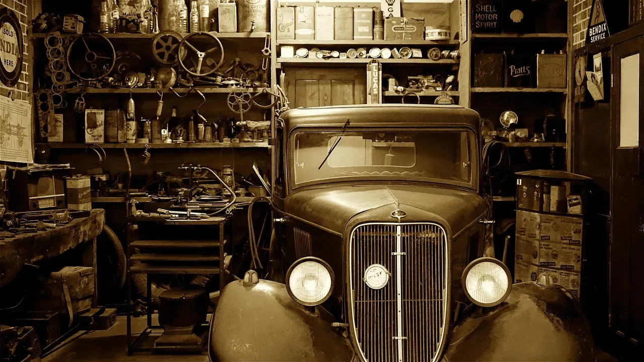 Three-Car Garages (Image Credits: Pixabay)