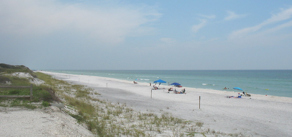 Grayton Beach, Florida: Emerald Waters Meet Sugar-White Sands (Image Credits: Flickr)
