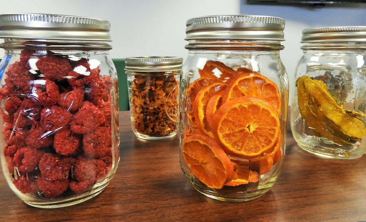 Mason Jars Become Chic Storage Solutions (image credits: pixabay)