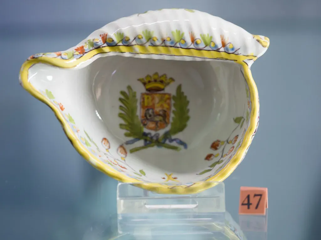 4. Sèvres Marie Antoinette Pattern (James E. Petts, Flickr, CC BY-SA 2.0)