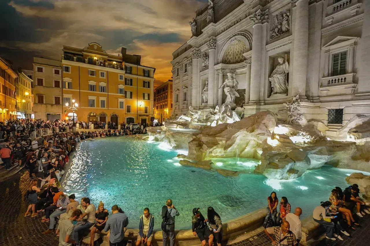 Trevi Fountain: Crushing Crowds in Rome (Image Credits: Pixabay)