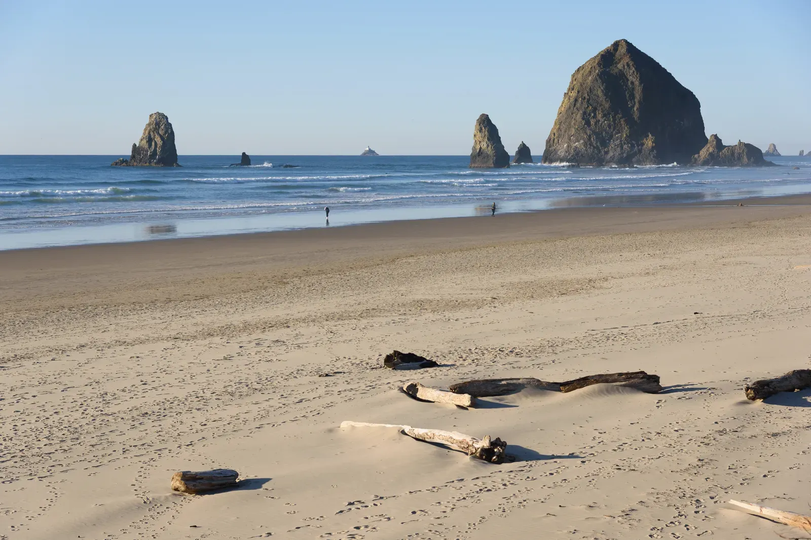 Cannon Beach, Oregon (By King of Hearts, CC BY-SA 4.0)