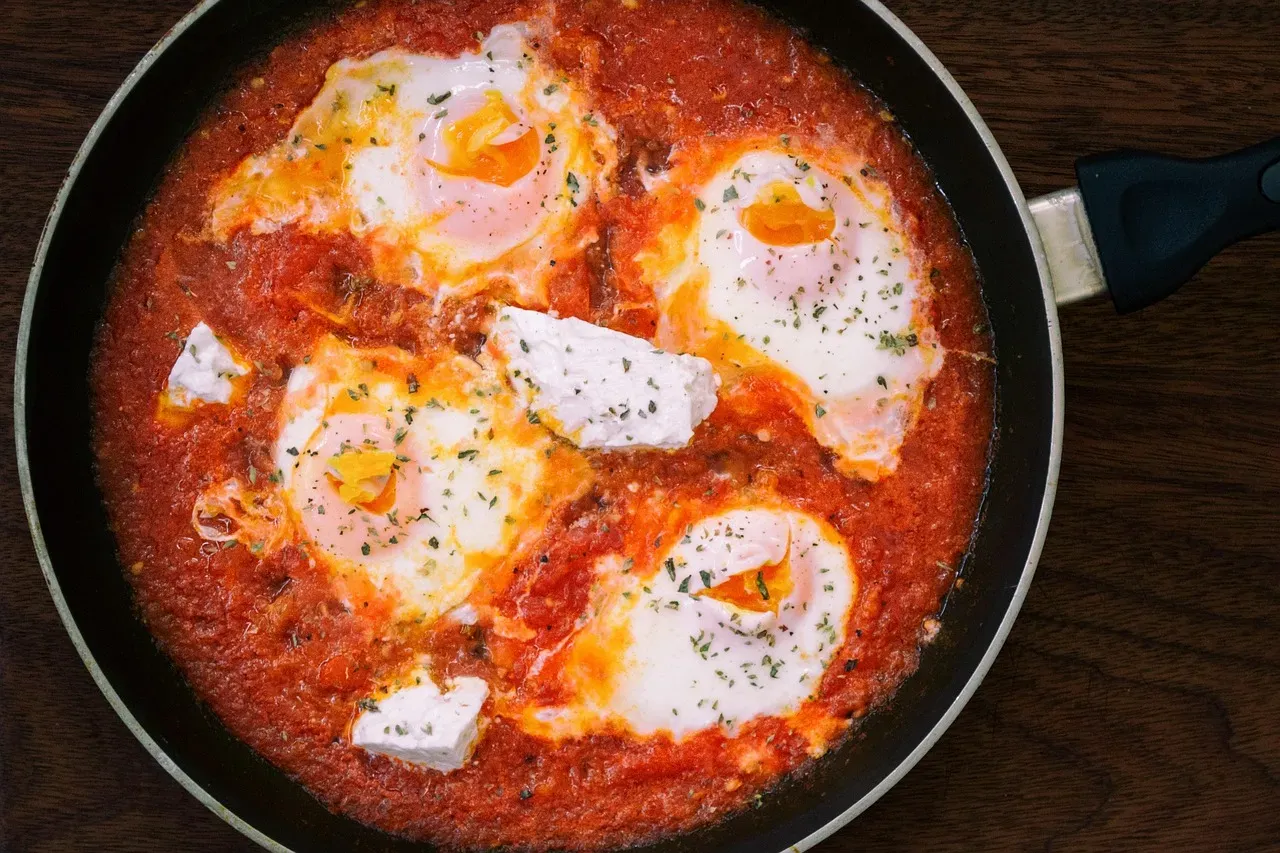 Meal 4: Quick Shakshuka-Style Eggs in Tomato Sauce (Image Credits: Pixabay)