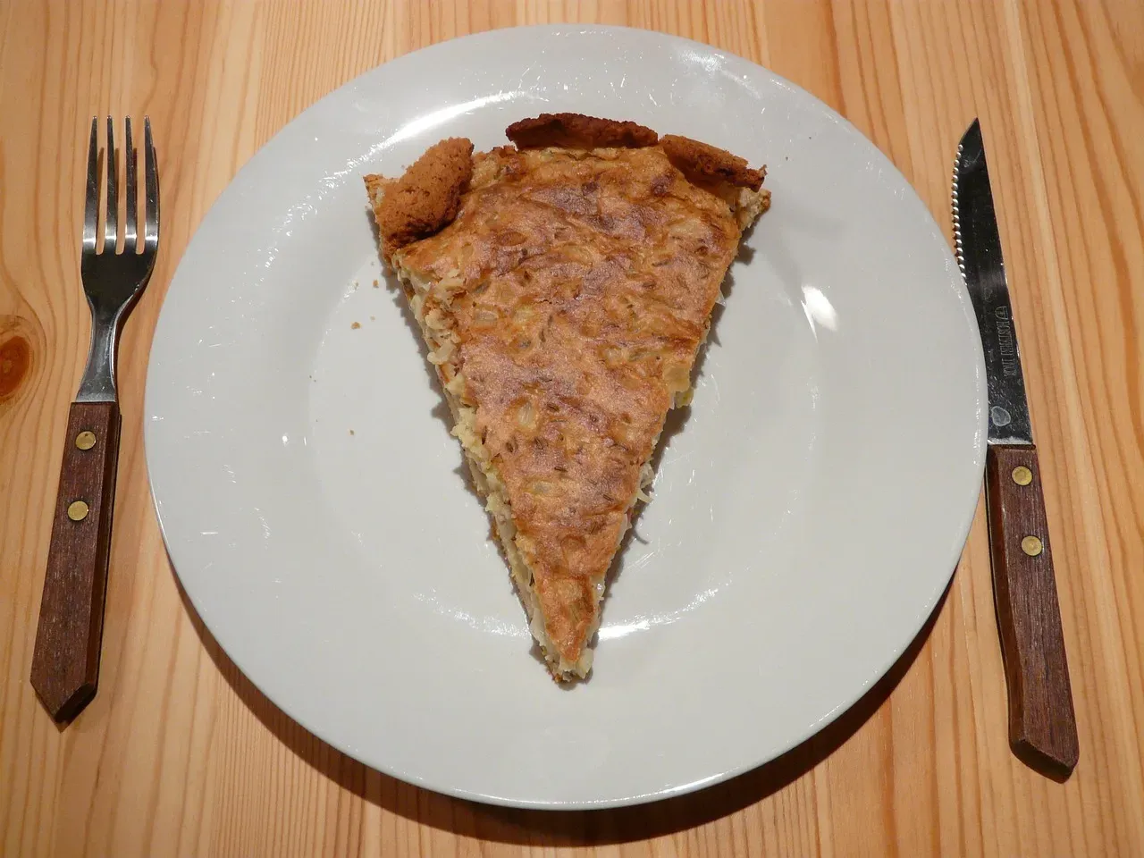 Ornate Victorian Serving Pieces (Image Credits: Pixabay)