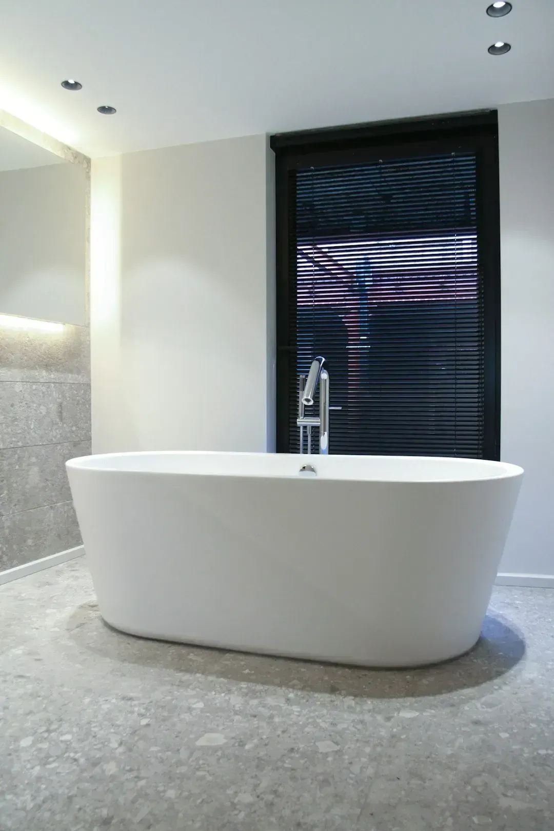 Freestanding Tubs That Become Dust Collectors (Image Credits: Unsplash)