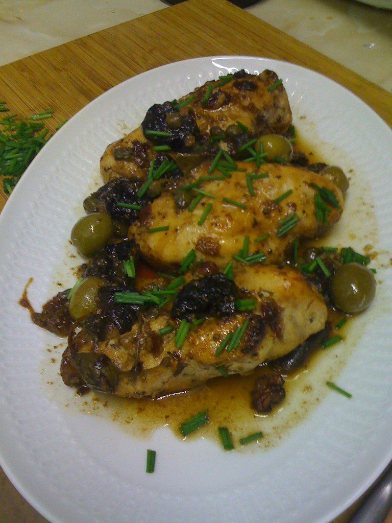 Chicken Marbella: The Dinner Party Showstopper That Conquered Sundays (Image Credits: Flickr)