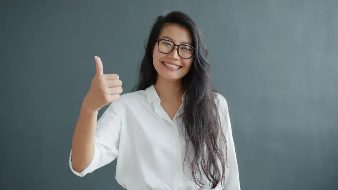 4. They Master the Art of Controlled Body Language (Image Credits: Unsplash)