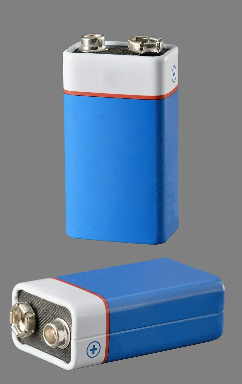 Lithium Batteries and High-Capacity Power Sources (Image Credits: Pixabay)