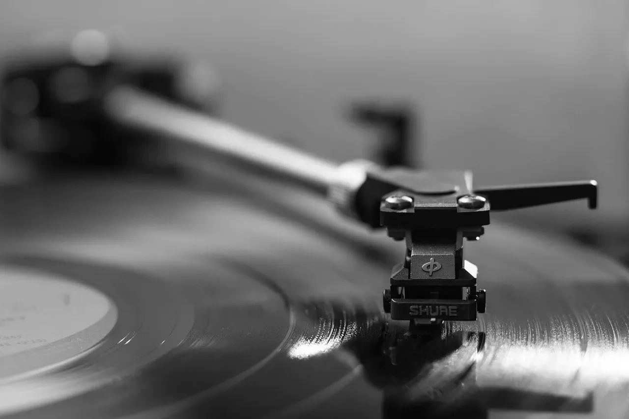 4. Vintage Turntables and Audio Equipment (Image Credits: Pixabay)