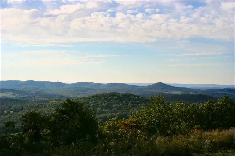 Springfield, Missouri: Ozark Mountain Living (Image Credits: Flickr)