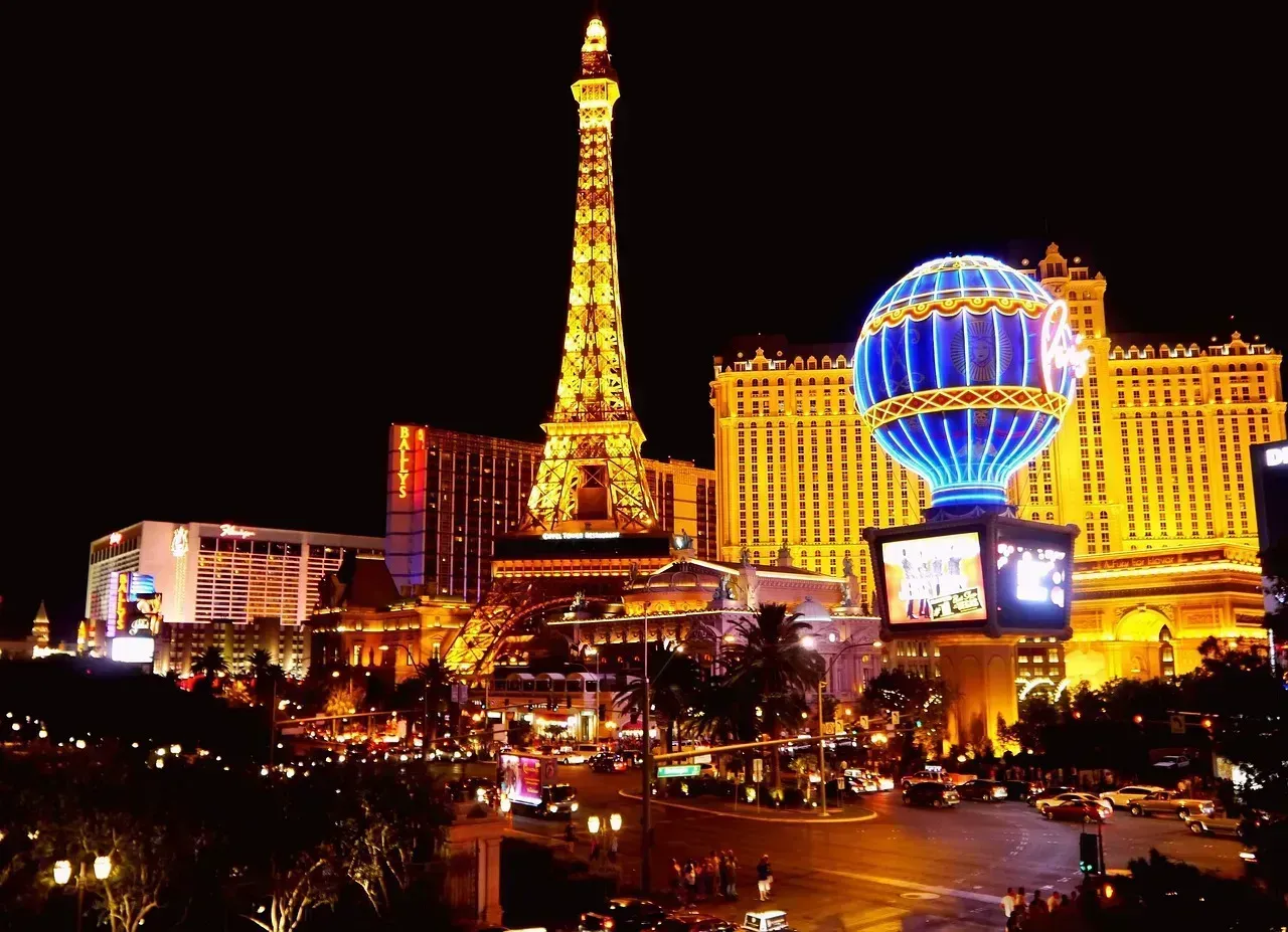10. Las Vegas, Nevada - No Income Tax, Endless Entertainment, and More Affordable Than You Think (Image Credits: Pixabay)
