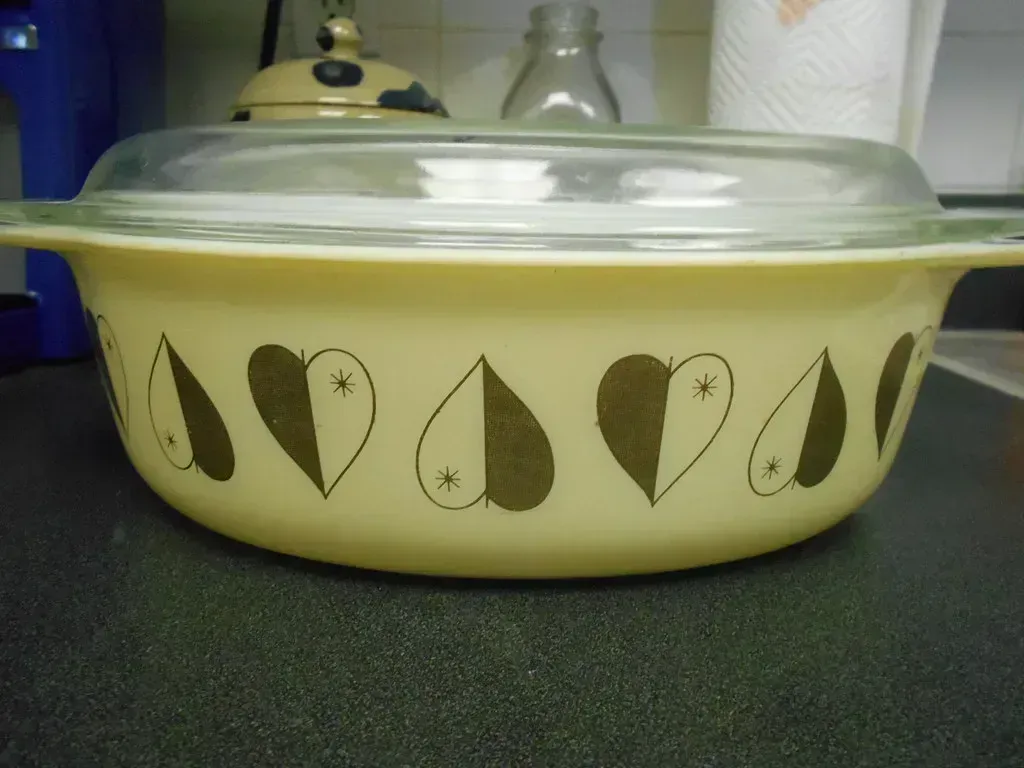 3. Pyrex “Lucky in Love” and Other Extremely Rare Patterns (Image Credits: Flickr)