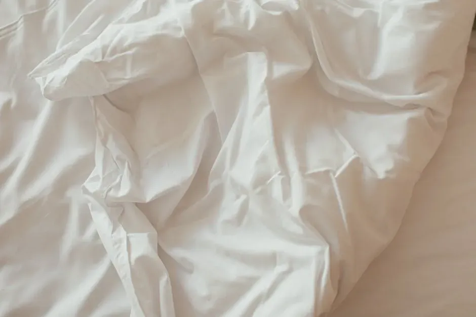 2. The Bed Sheets Have Unusual Creases or Feel Soft and Warm (Image Credits: Pexels)