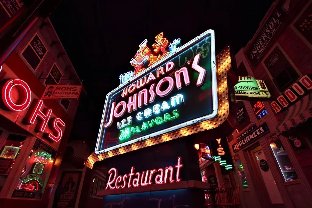 Howard Johnson's (Image Credits: Flickr)