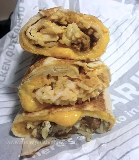 7. Secret Menu Items Slow Down Service Significantly (Image Credits: Taco Bell Quesarito 3, CC BY-SA 2.0, https://commons.wikimedia.org/w/index.php?curid=85214678)