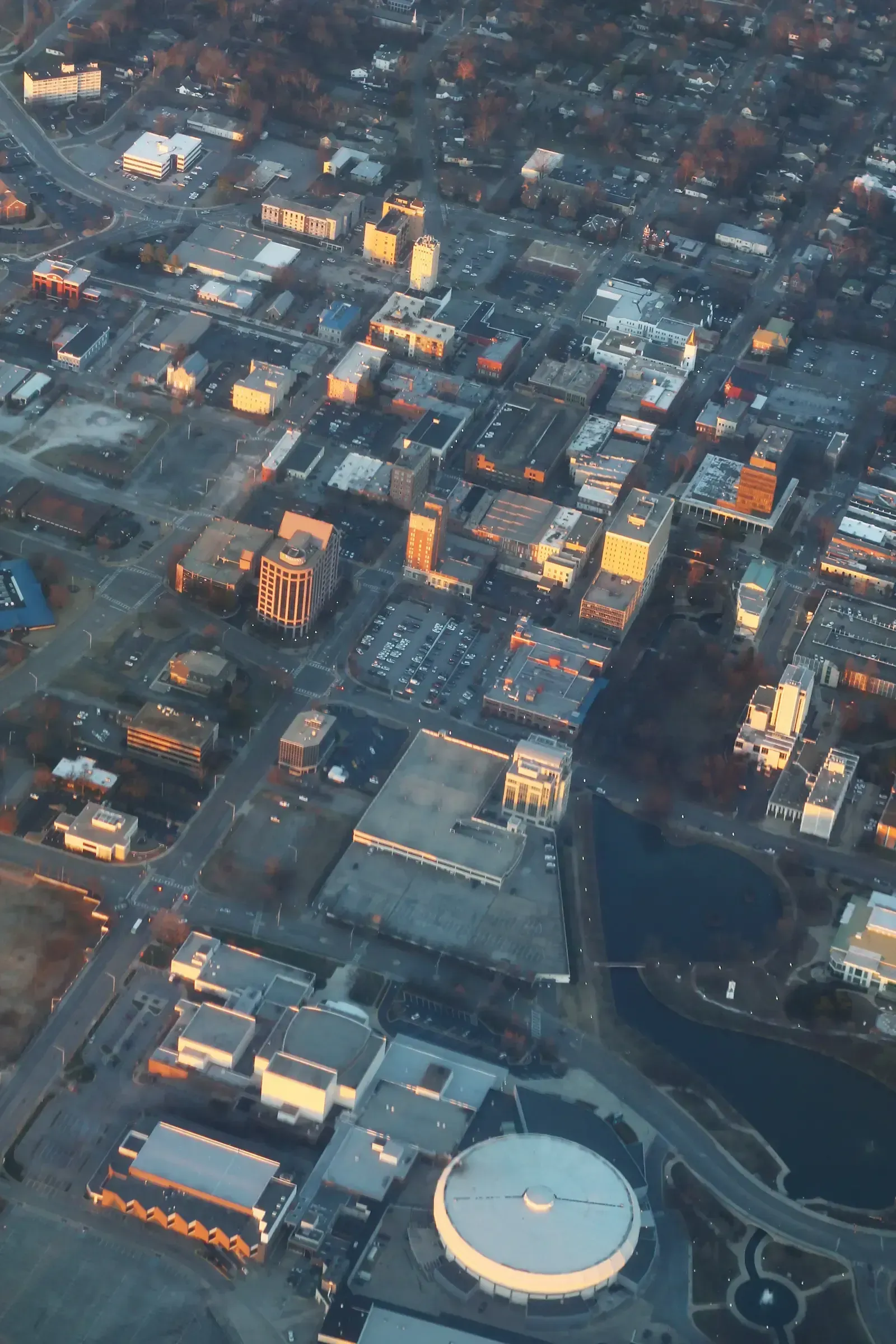 Huntsville, Alabama: Rocket City Affordability (Image Credits: Downtown Huntsville - January 2015, CC BY-SA 2.0, https://commons.wikimedia.org/w/index.php?curid=79789015)