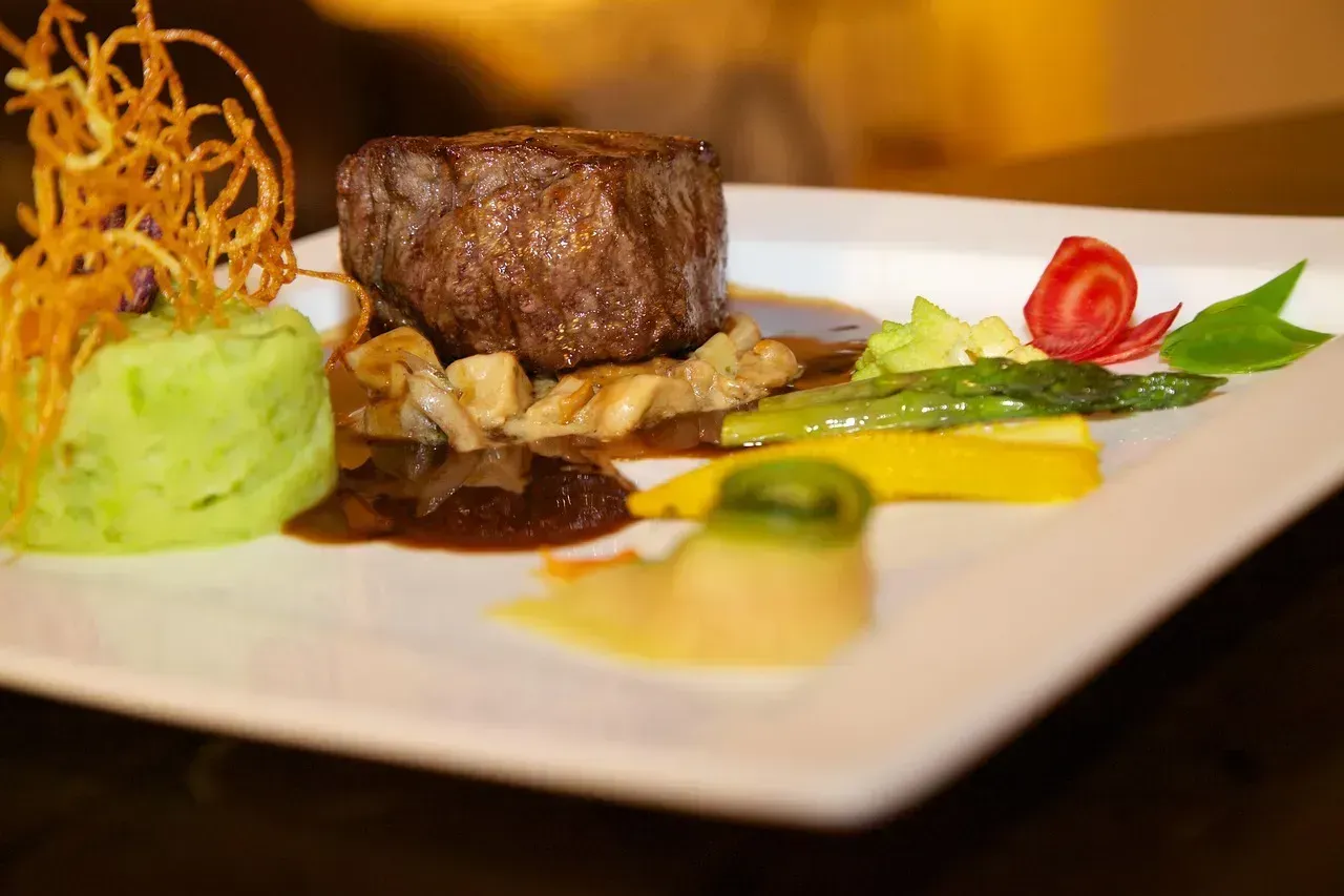 6. Cheap Steak: You Really Do Get What You Pay For (Image Credits: Pixabay)