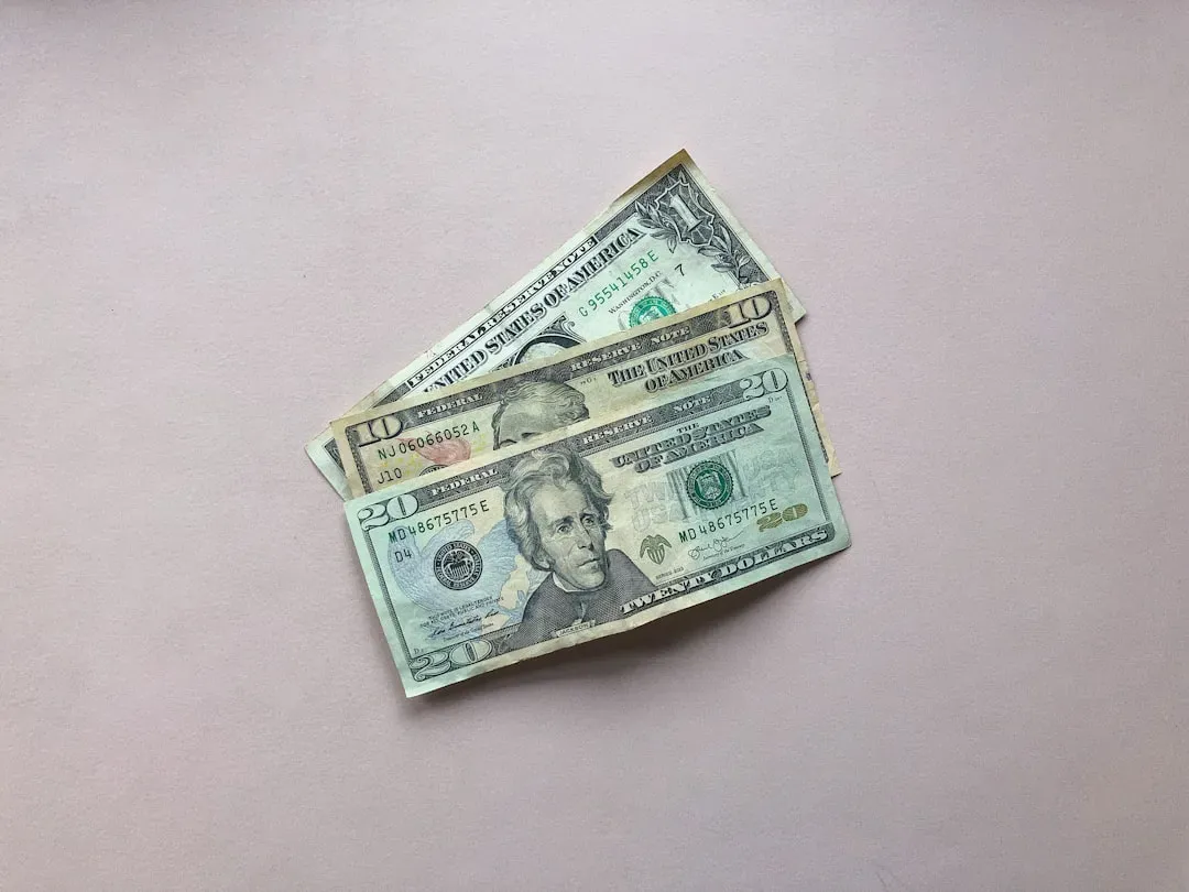 The emotional trap: feeling “safe” while fees quietly eat away (Image Credits: Unsplash)